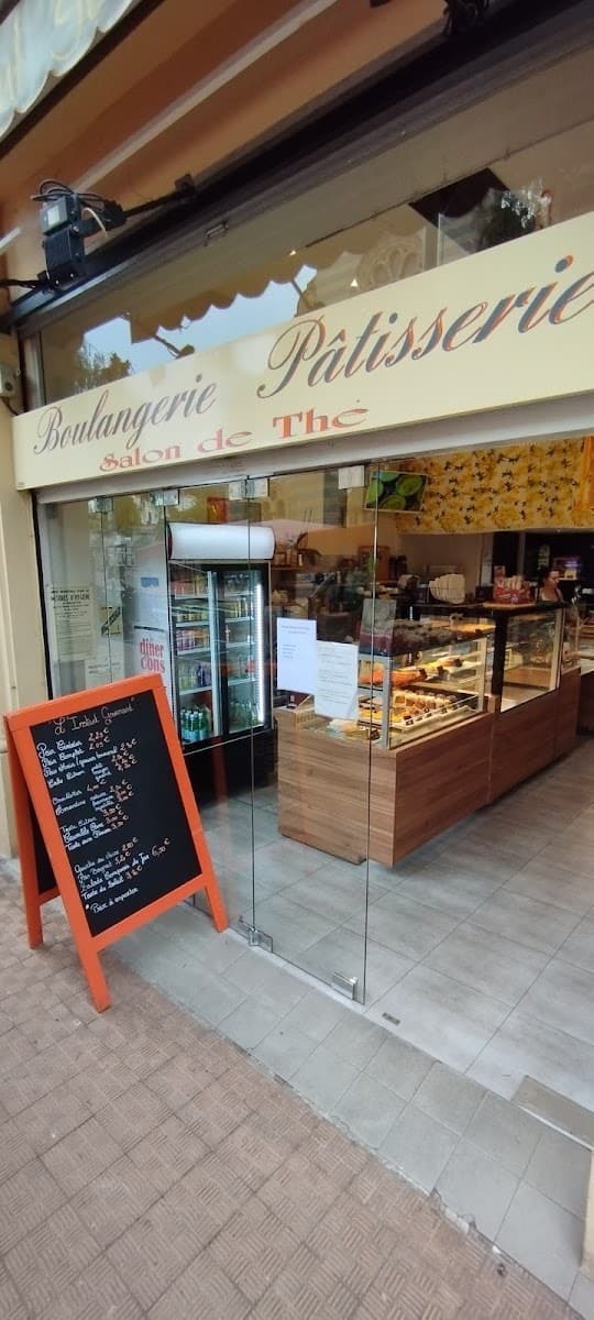 Devanture de l'Atelier Boulanger, boulangerie pâtisserie salon de thé à Menton