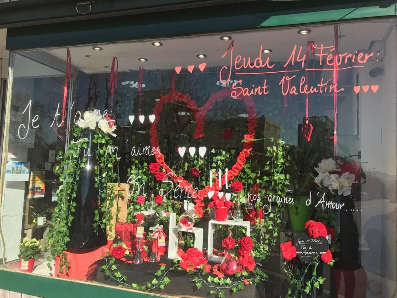 Devanture de Clémence Fleurs, fleuriste artisanal à Marseille 14e