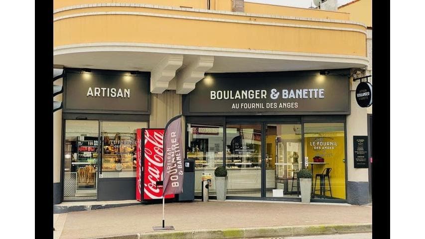 Devanture du Fournil des Anges, boulangerie artisanale Banette à Golfe-Juan