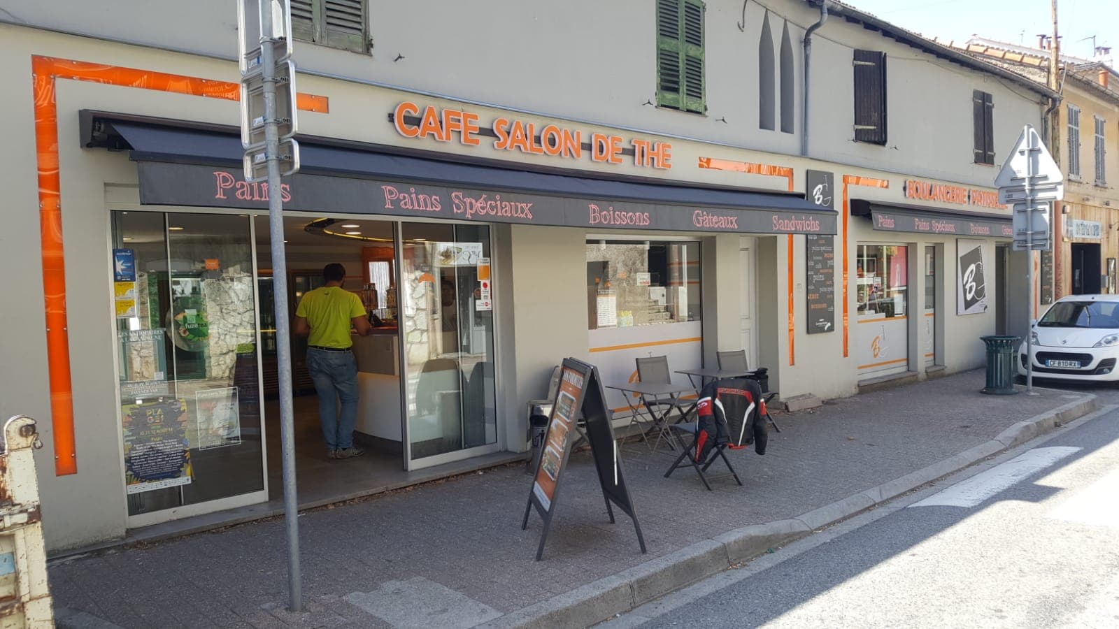 Façade de La Tour Des Délices, boulangerie-pâtisserie artisanale à Châteauneuf-Grasse