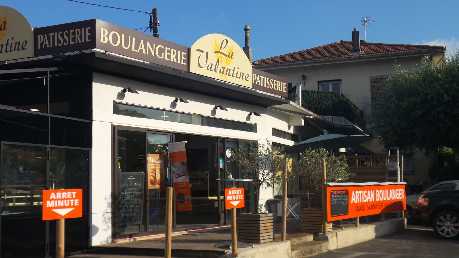 Devanture de La Valantine, boulangerie-pâtisserie artisanale à Cannes La Bocca