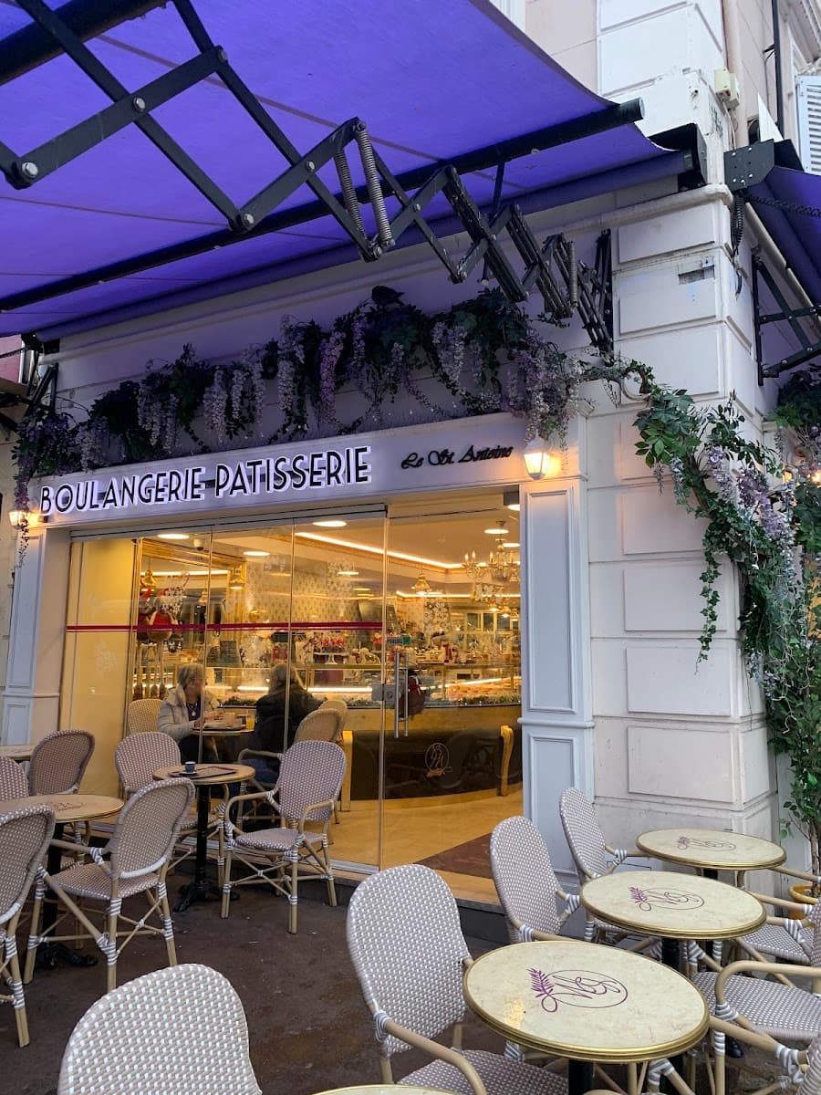 Façade du Saint Antoine — Boulangerie Pâtisserie à Cannes, face au Vieux Port