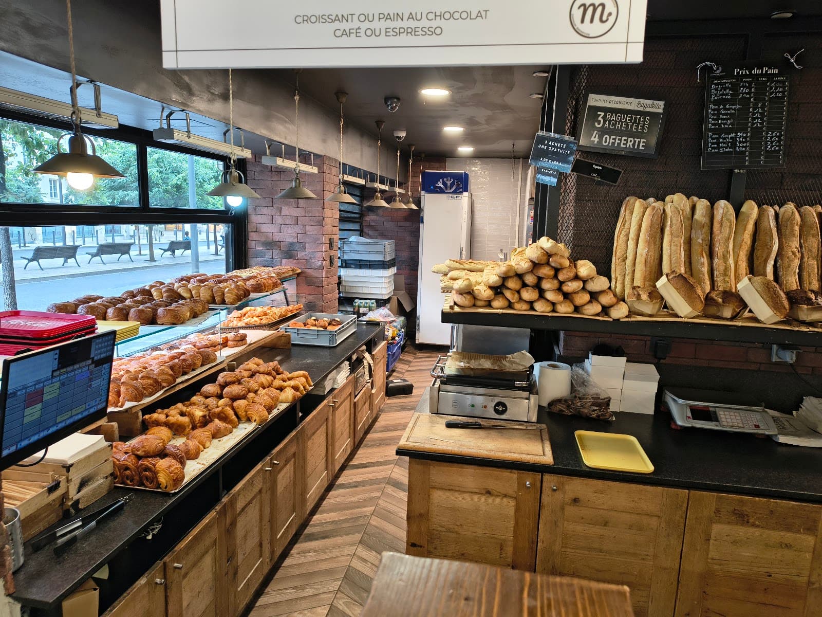 Devanture de la boulangerie Midinette, à Marseille